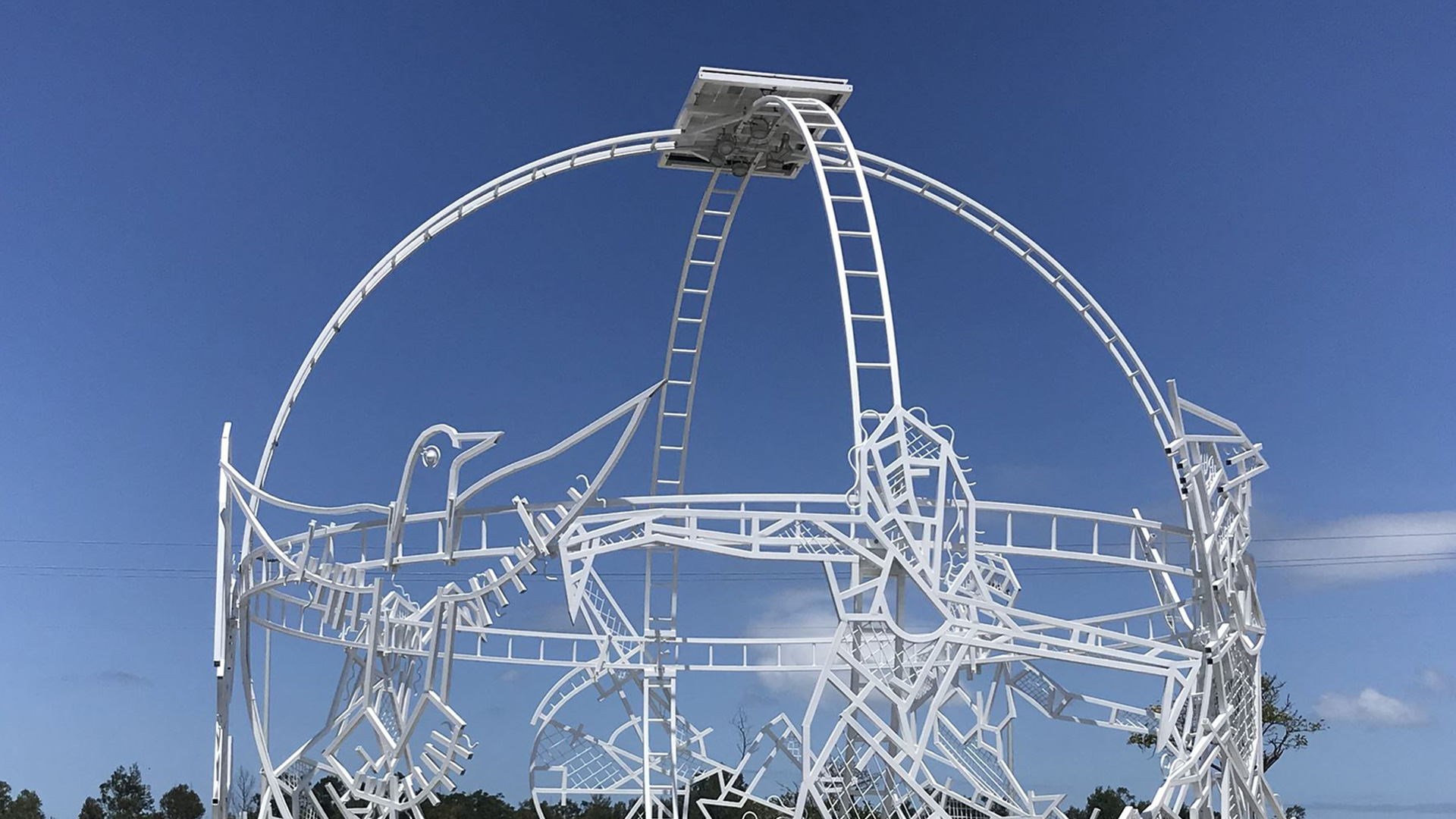Ujiva by day — the 285 W PV panel integrated at the crown of the sculpture