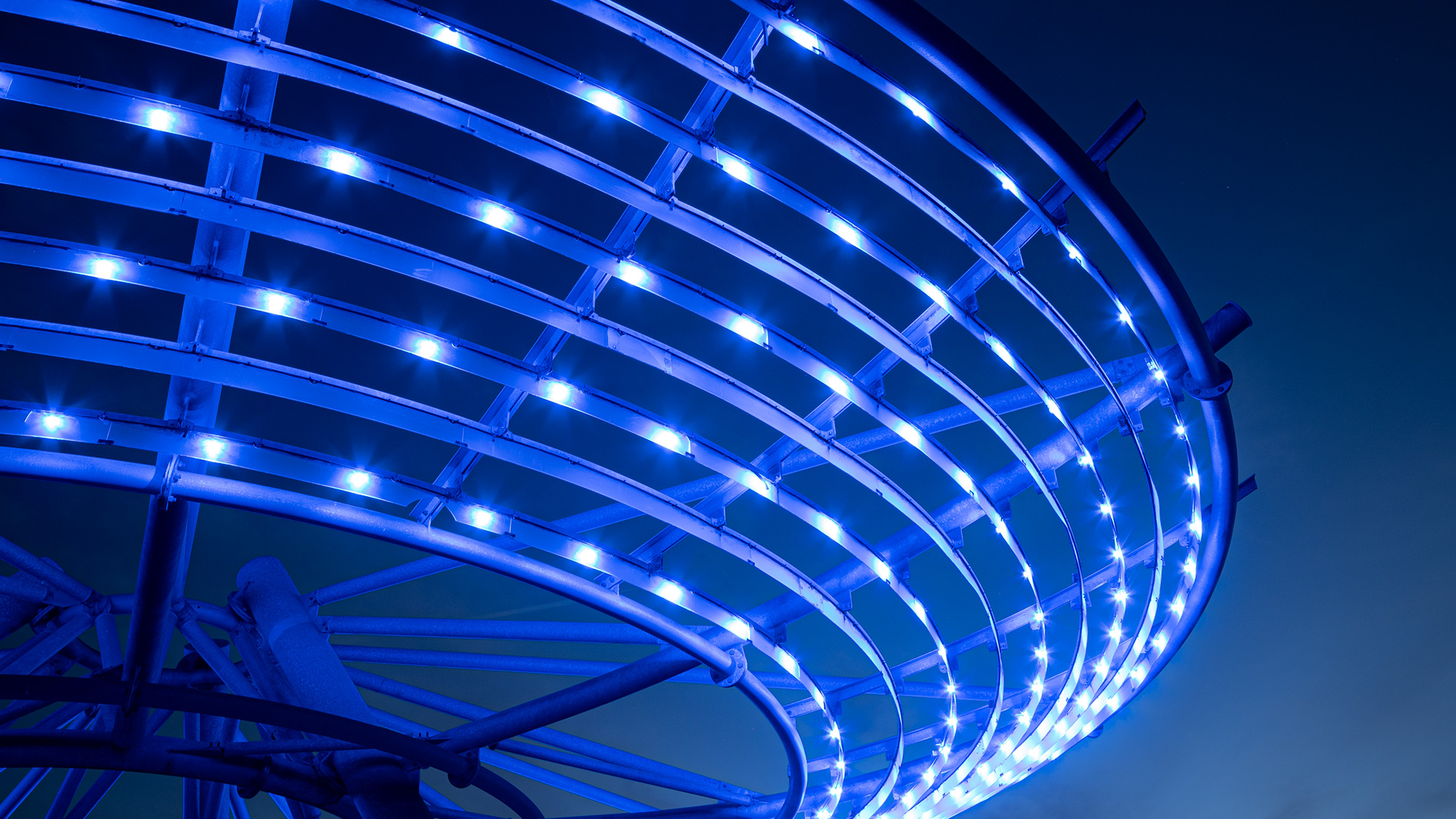 MaxiLED Small Globe detail — Halo steel lattice in static blue