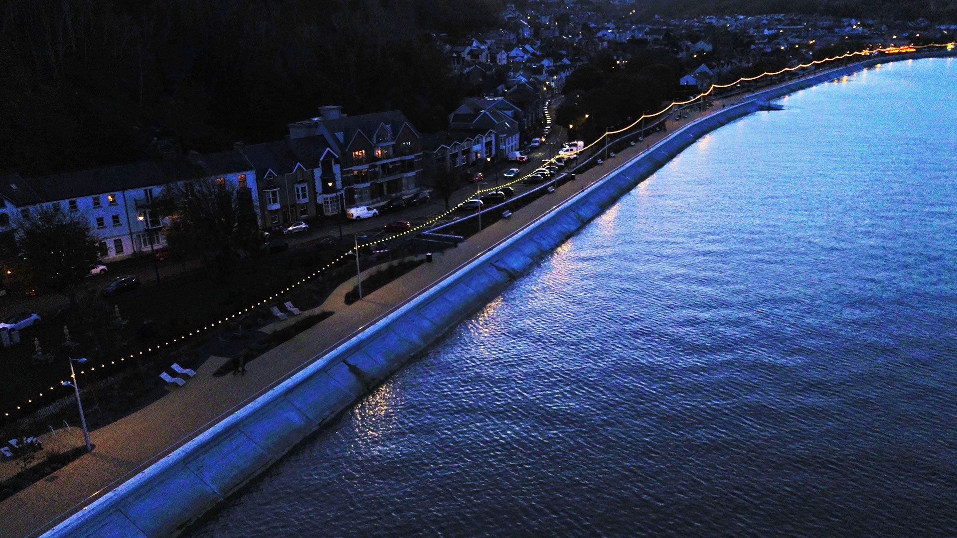MaxiLED Large Globe Static detail — Mumbles promenade