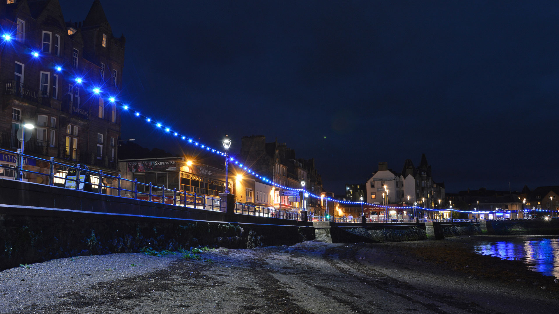 Oban esplanade in blue — Large Globe RGBW colour scene