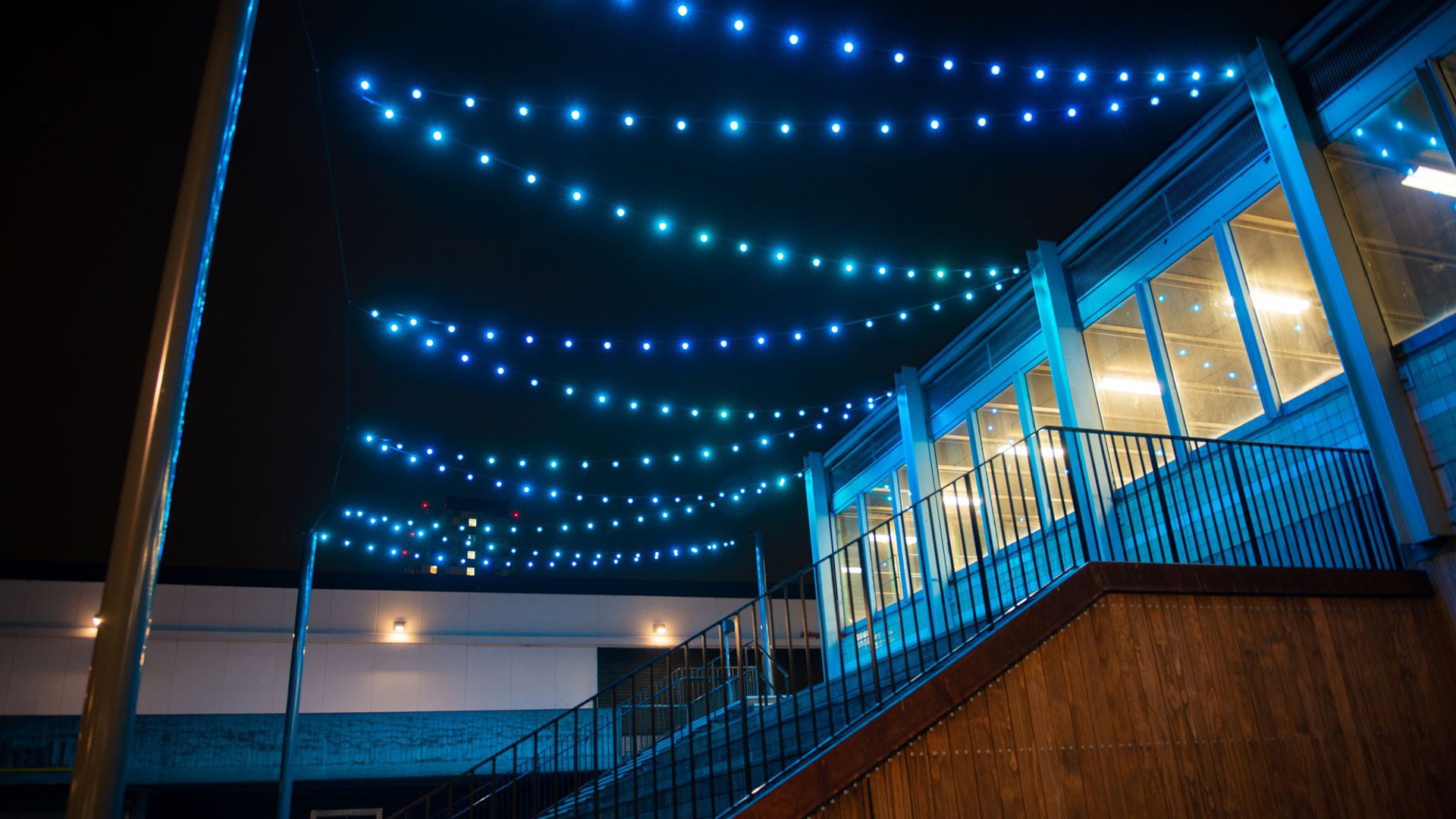 Blue starry-sky scene — Large Globe festoons over Taxingeplan